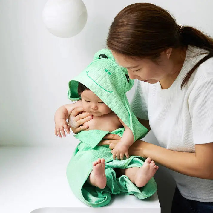 Frankie Frog Towel Dock & Bay